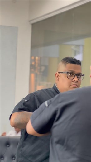 BARBERÍA EN VALENCIA🇻🇪....#barbershop barberia #barbershop #ladybarber #haircut