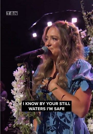 Leanna Crawford Performs 'Still Waters (Psalm 23)' Live
