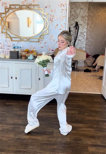 Emotional Moment: Type B Bride Sees Wedding Flowers