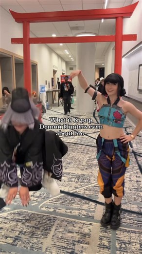 Deanna ☆〜（ゝ。∂） on Instagram: "This is how I wanted to debut our cosplays LOL Mystery: @melodic.coser #animeusa #cosplay #cosplayer #kpopdemonhunters #zoeycosplay"