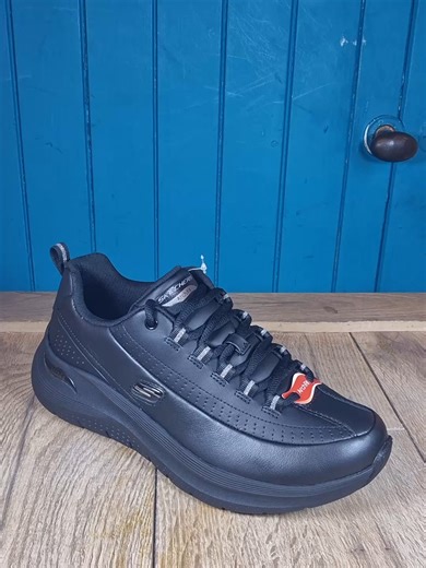 Comfort that actually feels like a step-up 👟✨ These Skechers Arch Fit 2.0 Star Bound trainers in black leather deliver next-level support with a removable Arch Fit insole system — perfect if you’re on your feet all day, walking miles or just want a trainer that feels good from the first step. Smooth leather, sleek black design and everyday versatility make them just as at home with jeans as they are with smarter casual outfits. Step out in comfort, walk with confidence and enjoy that cushioned-