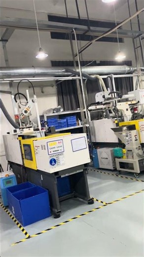 Production process of injection molding workshop
