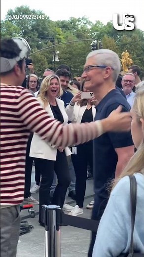 Tim Cook and Jimmy Fallon Film Hilarious Sketch at NYC Apple Store
