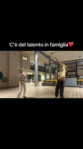 Io almeno avevo la scusa di non voler rompere le unghie….. ps. La sala gioco di @dasgerstl è incredibile 🫠
