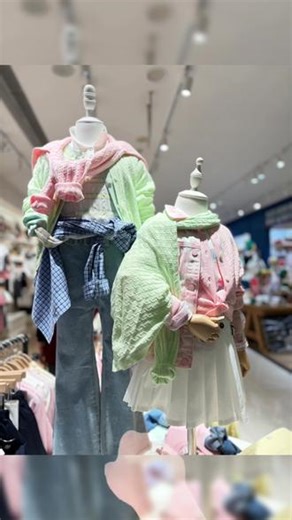 把春天，穿在身上 万物复苏的季节，好事正酿，万物皆甜。想把整个春天都穿在你身上，让微风拂过裙摆，让阳光洒在肩头。 去奔跑，去感受，去长大。新的一季，我们准备了满店的轻盈与柔软，陪你赴一场春日的约会。 ✨ 2026春夏新款 已上线带上宝贝，来捕获第一缕春色吧#polowalk kids#砂之船奥莱童装