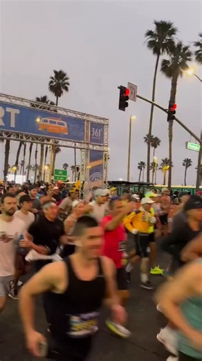 Good luck to all the runners this weekend! 🏃‍♀️🏖️☀️ From sunrise starts to strong finishes, we’re cheering you on in Surf City USA® 🙌 Tag us in your race photos and videos for a chance to be featured on our story 😉🤙 If you’re running the Surf City Marathon, don’t forget to show your bib! Participating restaurants and businesses around Huntington Beach are offering special perks for runners (link in bio) 🍽️ 👉 See all the Show Your Bib Participating Businesses and find more information abou