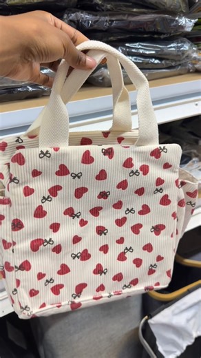 Azi Booi Dietitian RD (SA) on Instagram: "Comment “meal prep” to see what I put into my containers! I don’t know what happened this December, but all my containers disappeared🫠 So I had no choice, Bhut to come and find myself some new containers! And luckily for me I was able to get 14 containers from @valuecoza at R592😍 this is not sponsored or gifted, I’m just an admiring customer! Healthy eating is all about selling yourself up for success! And sometimes acute lunchbox or lunch bag is the p