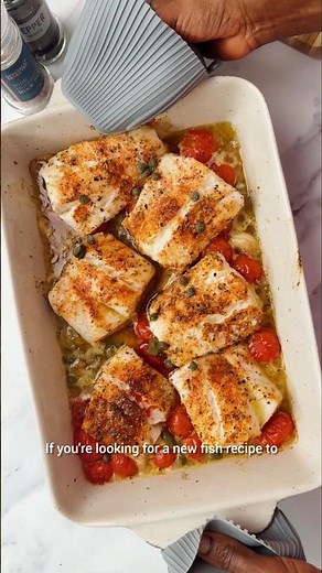 Baked cod with tomatoes! Perfect summer dinner. #recipe #cod #familydinner