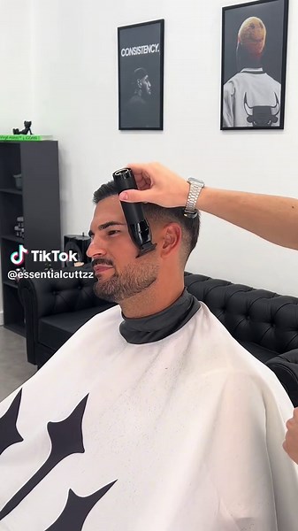 Esperienza ASMR al Barbiere Italiano