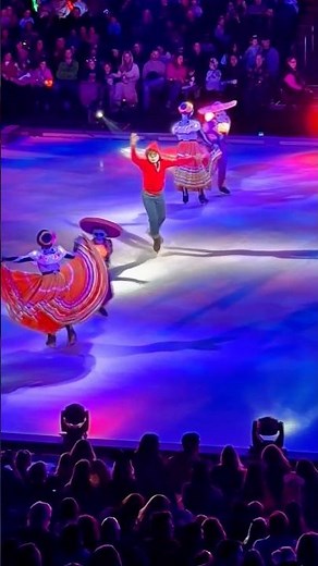 Miguel Is Breaking It DOWN During “Un Poco Loco!” 🎸💀🔥 | Coco Disney On Ice