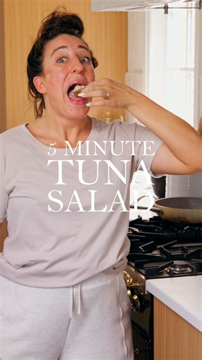 The 5-minute dip that's actually good for you 🐟 This easy tuna dip is protein-packed, budget-friendly, and ready faster than you can decide what to have for lunch. Perfect on crackers, with veggies, or however you want to eat it. Great for quick snacks, meal prep, or game day spreads when you need something satisfying without the effort. Cheap, easy, and delicious 💪 Drop RECIPE below for the full recipe 👇 https://www.foodbymaria.com/tuna-dip/ | Foodbymaria
