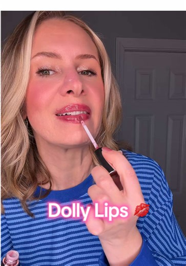 Wearing Dolly medium in the @buxomcosmetics new Dolly shade collection #buxom #lipgloss #plumplips #lips