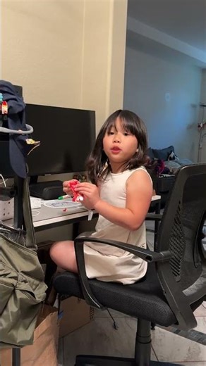 #foodvlog Finding the Airheads Mini Bars Completely Changed Chloe’s Mood.