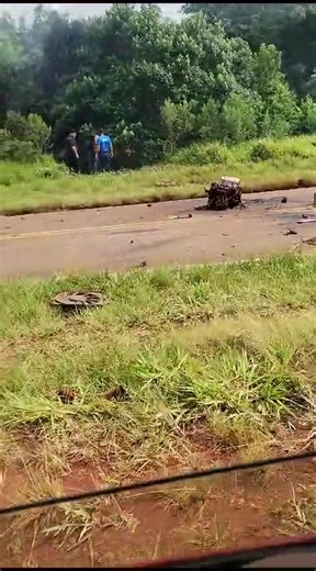 #SanAntonio #AccidenteGrave Piñalito Norte: Grave accidente dejo al menos dos personas fallecidas Más información: https://actualizateiguazu.com/v3/2023/11/29/pinalito-norte-grave-accidente-dejo-al-menos-dos-personas-fallecidas/ Video: PortavozMisiones | Actualizate Iguazu