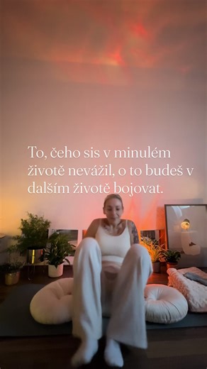 Dobrá zpráva je, že tohle dokážeme ovlivnit svým chováním a myšlením. Můžeme napravit. Změnit směr❤️#pastlife#andelskacesta#minulezivoty#karma#spirituality