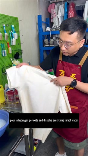 CleanWithWan | Did You Know the Amazing Uses of Hydrogen Peroxide? 🧴✨ Today, Wan Ge uses it to remove blood stains and yellowing from towels... | Instagram