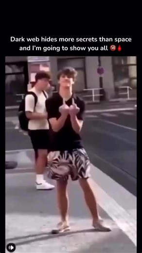 restricted darkweb on Instagram: "Just @restricted.darkweb 日本利用压电瓷砖将脚步转化为电能。这些瓷砖捕捉来自你脚步的动能。当你行走时，你的重量和动作会对瓷砖产生压力。瓷砖会轻微弯曲，从而产生机械应力。瓷砖内部的压电材料将这种应力转化为电能。每一步都会产生少量电荷，而数百万步结合在一起就能产生足够的电力来驱动 LED 灯、数字显示屏和传感器。在像涩谷车站这样繁忙的地方，每天大约有 240 万个脚步为这一系统作出贡献。这些电能可以被储存或立即使用，从而减少对传统电力来源的依赖，并支持可持续的城市基础设施。这种方法将日常运动转化为实用的可再生能源 #日本 #知识 #事实 #你知道吗 #推荐 科技 创新 历史 技术 实验 热门"