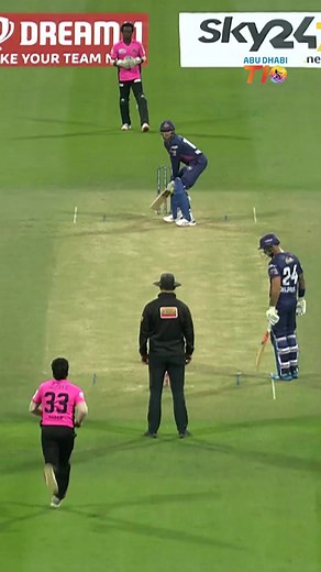 What a brilliant shot by Prashant Gupta! #league #abu #abu_dhabi #t10 #dhabi #AbuDhabiT10League #PrashantGupta #ShahidAfridi #Billings #AbuDhabi #AndreRussell #BanglaTigers #T20WorldCup #IndianCricketTeam #Cricket #Cricketlovers #IPL #CricketTogether #CricTracker #Cricketislife #Cricketvideos #CricketReels #igreels #igdaily | CricTracker