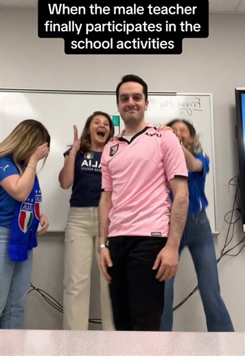 Multiculturalism Day - Journée Multiculturelle ❤️🇮🇹 Not all ESL teachers are Italian... Just the good ones. #teachersoftiktok #quebecteachers #forzaitalia #italianheritage