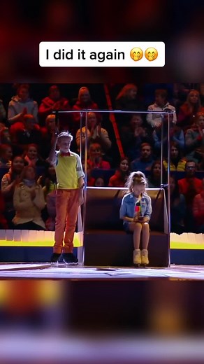 Young Blind Ice Skater's Amazing Performance on the Ice