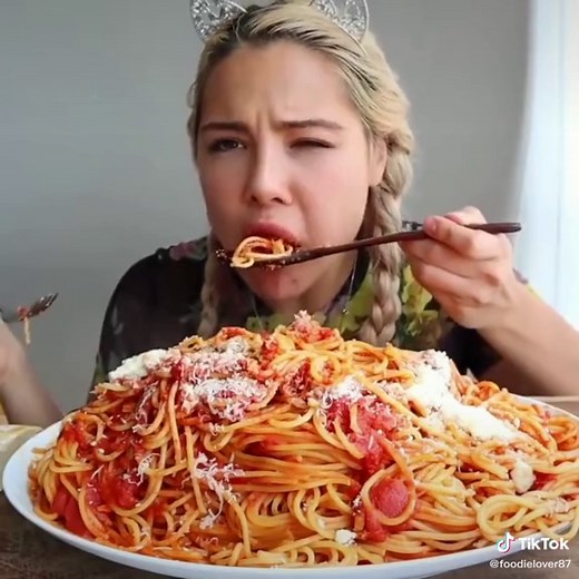 Spaghetti pt.2 #asmr #fyp #asmrtiktoks #mukbangeatingshow #asmrfood #crunchysounds #softchewingsounds #mukbangasmr