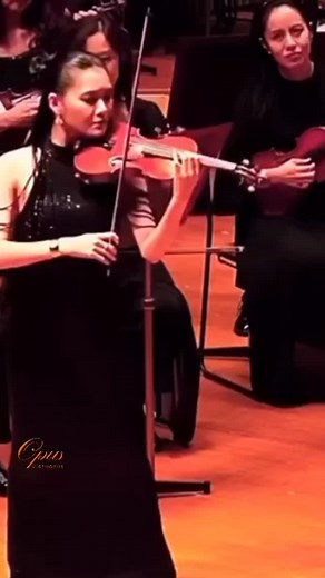 VIRTUOUS❗️N. PAGANINI, “Carnival of Venice” By Composed by Niccolò Paganini in the early 19th century, Carnival of Venice transforms the popular Venetian melody into a dazzling showcase of virtuosity for solo violin. Through agile variations and brilliant passages, the piece captures the festive and theatrical spirit of the carnival, while demonstrating the extreme technical mastery that made Paganini an icon of the instrument. A true spectacle of the virtuous soul… where imagination turns into 