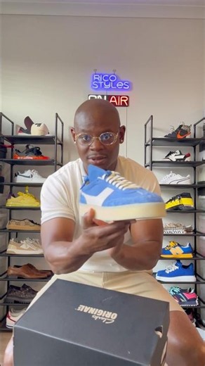 CLARKS ORIGINALSClarks® Originals Tor 80 Sneaker In blue + on feet