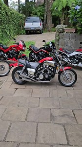 Yamaha VMax 1200 1995 Moto com 30 mil milhas 145 cvs com VBoost Moto impecável com todas as peças originais Escapamento e Retrovisores. Valor R$ 65 mil Informações 54999940540 #vmax #vmax1200 #yamahavmax | Garagem de Antigos