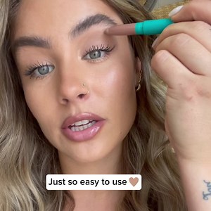 I've been loving this Infinity Waterproof Eyeshadow Stick from Thrive Causemetics! It's buildable & so easy to use. The shade Shaney Jo is perfect for an effortless look that lasts all day ✨ | Jamie Mansfield