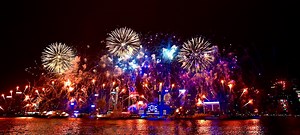 2016香港跨年倒數煙火精彩瞬間 (才20秒？我要繼續看！) 意猶未盡的話，去這裡看8分鐘足本放送：http://bit.ly/1Z1gDw7 | Discover Hong Kong