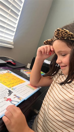Stephanie Smith on Instagram: "To be honest I didn’t quite get the point of this assignment but we did it anyway 😬 I shall be querying to better understand what I should be focusing on. Or maybe the whole point was to just get outside and be silly? 1. Stretch like a cat 2. Sing “head & shoulders” whist pretending to play the drums 3. Repeat step 2 but pretend to play guitar Dinosaur & Dog were added bonuses."
