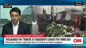 Thousands Pay Tribute at Navalny's Grave for Third Day