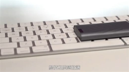 小巧便携，极速传输！SSD移动固态硬盘，轻巧随身带，办公创作不耽误，文件秒传超省心。