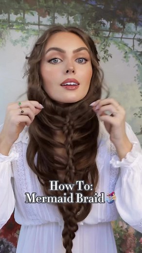 @jackiewyers is the Queen of Long Hairstyles! 👑💖 Check out this easy tutorial on how to get the perfect mermaid braid in no time 🥰 --- #mermaidbraid #longhairstyles #clipinhair