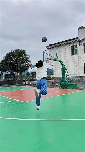 Basketball shot, shooting, fitness, happy basketball, girl playing basketball, back shot