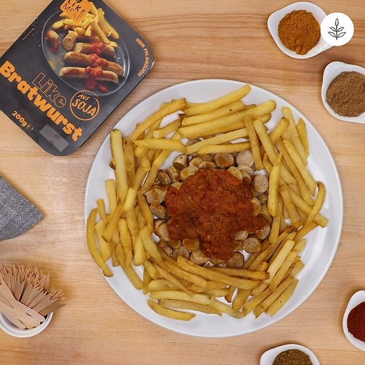 The ultimate protein packed comfort food! This German Currywurst with Vegan Brats by LikeMeat is the perfect flavorful and exciting recipe to make. This meal features Like Meat vegan sausages and fries, topped with a delicious vegan tomato sauce. What’s your favorite German dish? Have you tried Currywurst before? | LIVEKINDLY