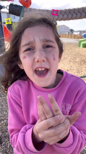 First Aid Lesson for Kids | Aprender a Ajudar Quando Alguém se Machuca 💛🩹