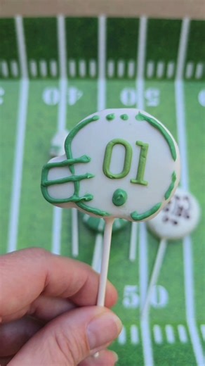Amy's Cakery - San Diego on Instagram: "Football helmet cake pops 🏈 Mold from @kreativecutters 20% off + extra 10% with code amy_s_cakery_ 🔥 through Jan. 31st! #footballcakepops #cakepoptutorial #CakePopFun #cakepopsofinstagram #cakepops"