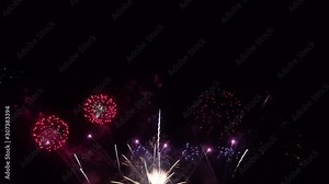 Beautiful fireworks or fireworks at night are beautiful.
