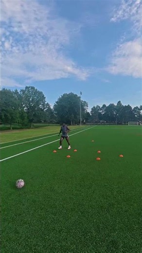 Exit pressure and half turn with confidence! #jm2 #soccer #memphis #football