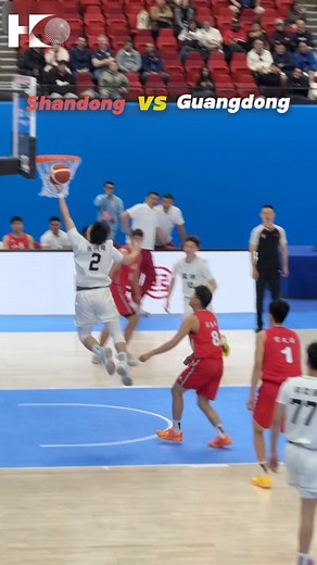 In the Men’s U22 Final at the 15th National Games in the Greater Bay Area, Guangdong captured the crown with a 103–75 victory over Shandong. Shandong came out blazing, 34–16 in the first quarter and up by 19. But Guangdong answered with a 33–13 surge to lead 49–47 at halftime. Momentum carried into the second half: 28–14 in the third, 26–14 in the fourth. From deficit to dominance, Guangdong swung the game by 47 points to seal a 28‑point win. #NationalGames #GreaterBayArea #GuangdongBasketball #