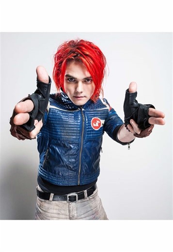 Omg it’s party poison!! #emoboy #partypoison #mcr #dangerdays #cosplay