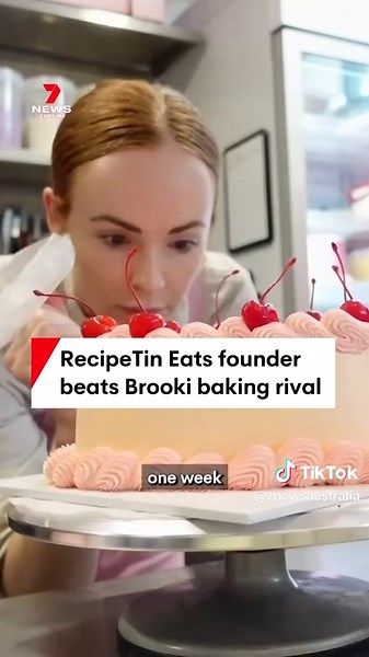 RecipeTin Eats founder Nagi Maehashi has beaten baking rival Brooke Bellamy at the publishing industry's awards. It comes after Maehashi levelled recipe plagiarism claims against the owner of Brooki Bakehouse. #RecipeTin #Brooki #awards #baking #chef #cooking #foodtiktok #BrookiBakehouse #BrookiCookies #rival #7NEWS