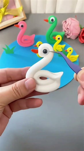 Let’s use clay to make some cute little duck crafts with your children. Parent-child crafts, han