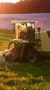 With the BiG M 450, KRONE has consistently refined and professionalized the concept of the self-propelled mower. Whether in large or small fields, on flat terrain or on steeper slopes, in difficult ground conditions or under optimal conditions – thanks to its large working width, high maneuverability, enormous power reserves, and optimal weight distribution, the BiG M 450 is ideally equipped for almost any application worldwide 👑 #KRONE #kroneagriculture | KRONE Agriculture