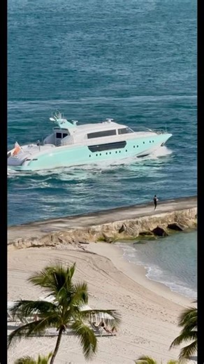Rare yacht spotted this morning at the Haulover Inlet. How do you like the color? Filmed Scott