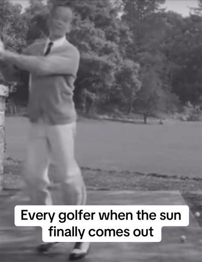Who’s ready for summer then?? Tag a golfer that’s going to be like this when the weathers not -5 ❄️😂 #golf #golfisfun #pga #funny #meme