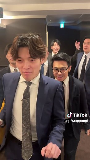 OneDirection！！🔥 #gift #六本木 #bar #onedirection #洋楽 | gift roppongi