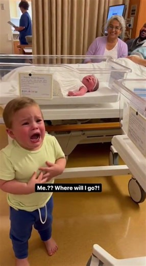 Toddler Shocked by Double Delivery! 😱 #Twins #BigBrother #Hospital #shorts