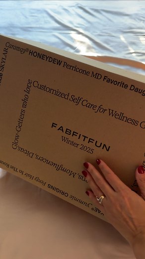 Unboxing my winter FabFitFun box✨ It’s packed with amazing products, you can choose the products that fit your style— fashion, beauty, home and wellness all in one box. Use code FUN20 for 20% off your first box when you sign up for a seasonal membership!! @fabfitfun #fabfitfunpartner | R Kakria